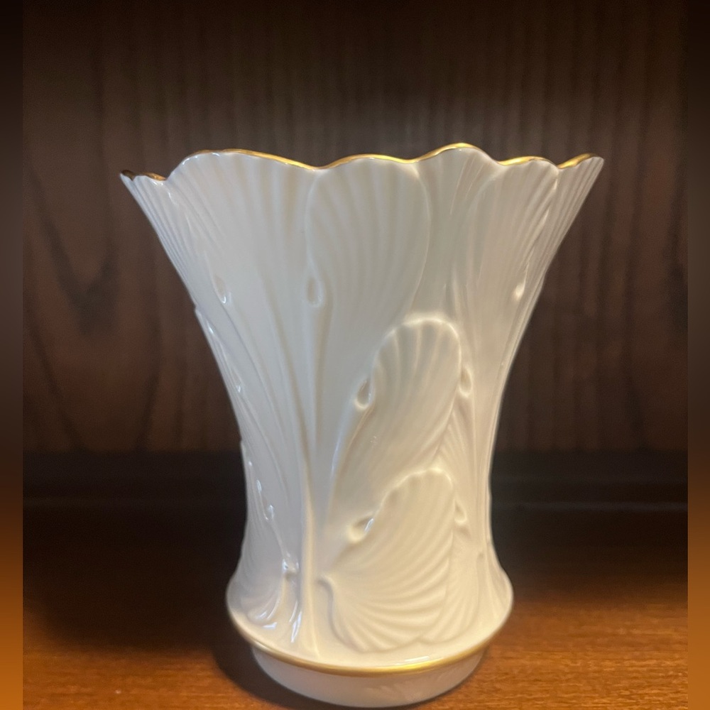 Lennox Crawford vase‎ 24 karat gold 5.5 inches tall vintage circa 1983.